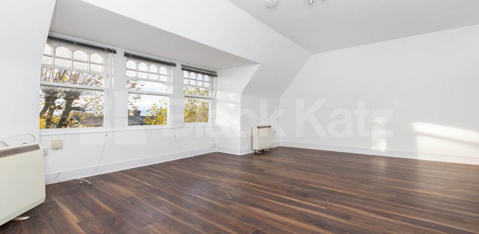 			VIRTUAL TOUR AVAILABLE!, 1 Bedroom, 1 bath, 1 reception Flat			 Tetherdown , Muswell Hill